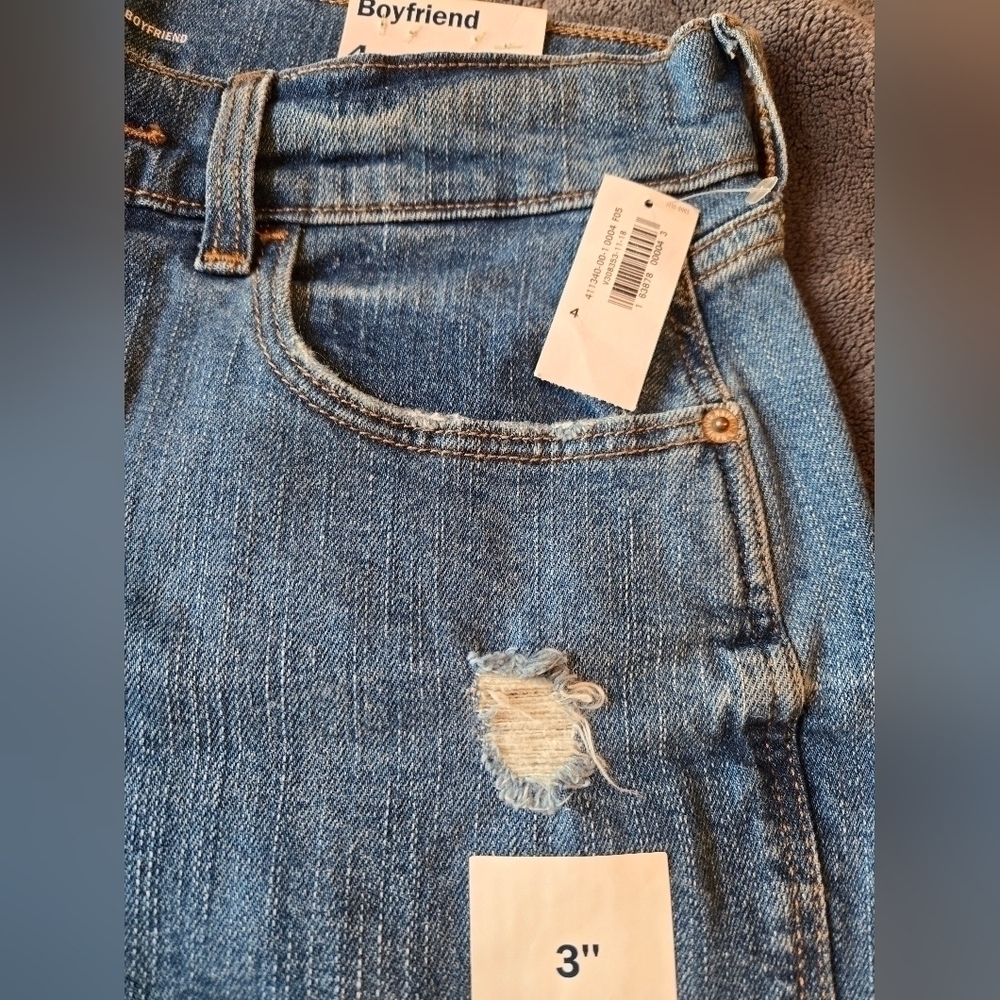 NWT, Old Navy, Boyfriend Distressed Cutoff Jean Shorts, Size 4, Medium Wash - Picture 6 of 10